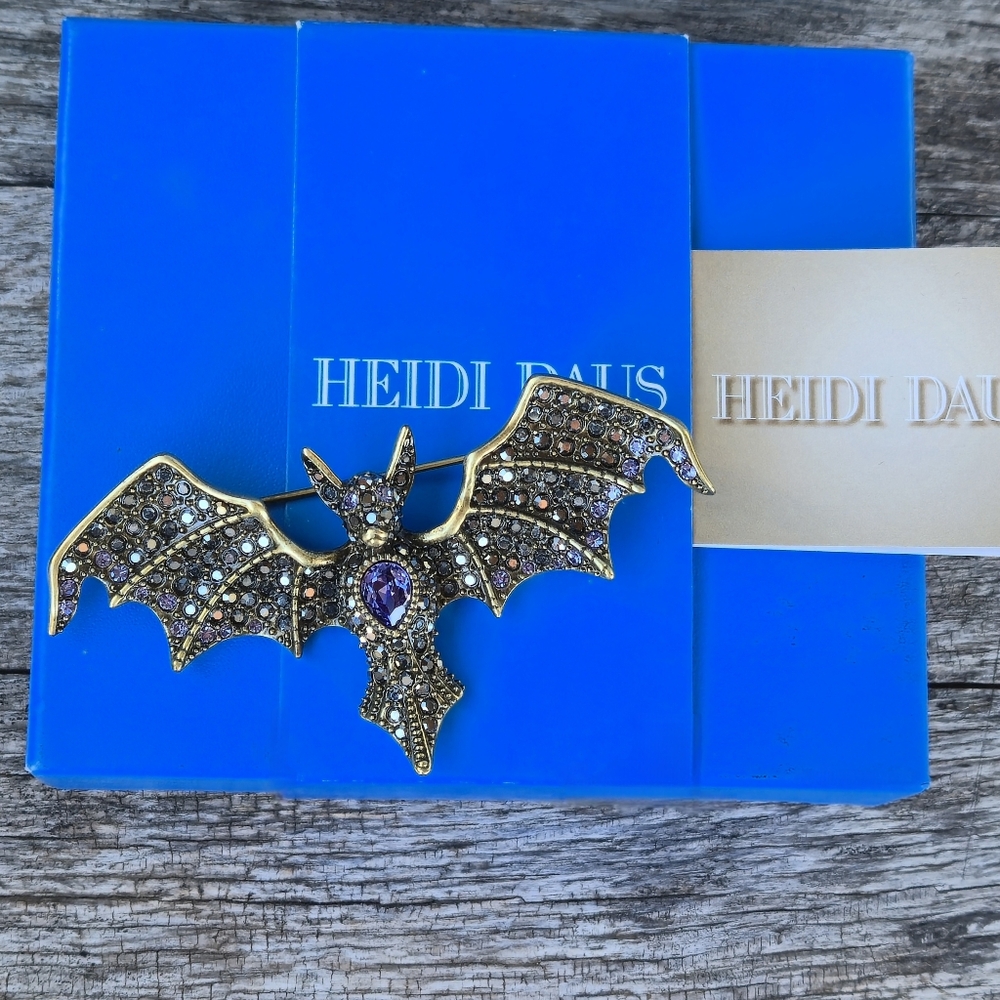 HEIDI DAUS Swarovski Crystal BAT Brooch Pin Mint Original Box Halloween Designer - Picture 14 of 16